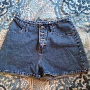 Super cute high waisted shorts!